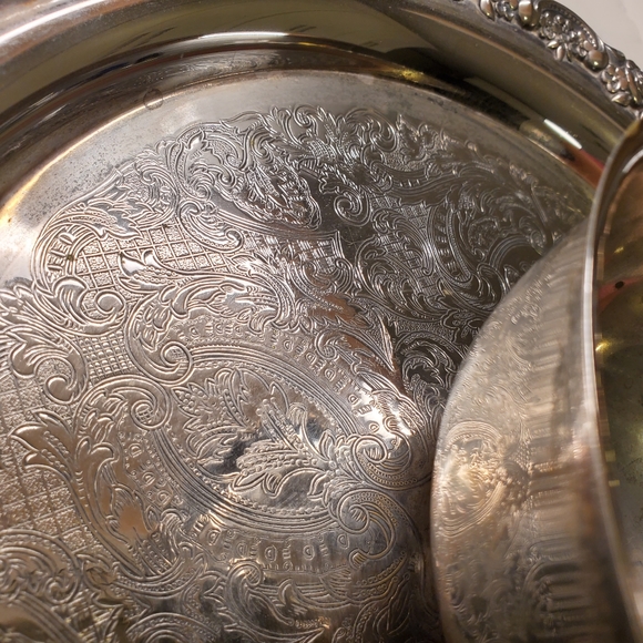Oneida William A. Rogers Silversmiths 12"  Round Silver Plate Server with Attac - Picture 10 of 10
